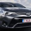 Die Frontansicht des Toyota Avensis in Nahaufnahme 