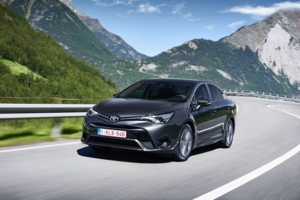 Frontpartie des Toyota Avensis