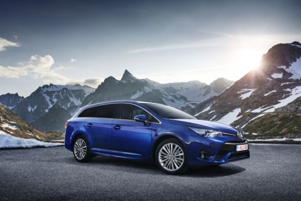 Seitenpartie des Toyota Avensis 