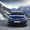 Der Toyota Avensis  von vorn aufgenommen 