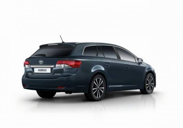 Die Heckpartie des Toyota Avensis Edition