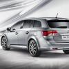 <p>Heck- und Seitenansicht des Toyota Avensis</p>