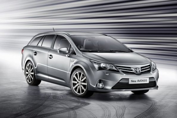 Frontpartie des Toyota Avensis