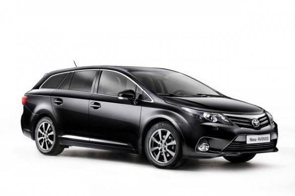 Die Seitenpartie des Toyota Avensis