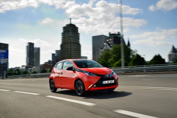 Front- und Seitenansicht des Toyota Aygo