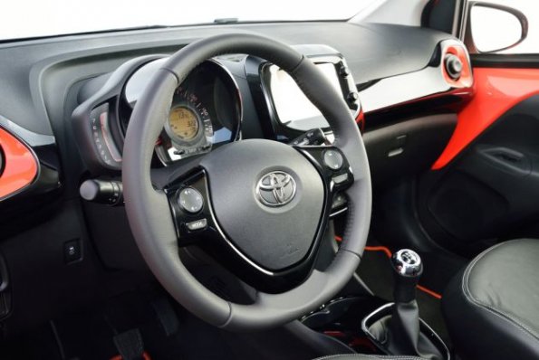 Das Cockpit des Toyota Aygo