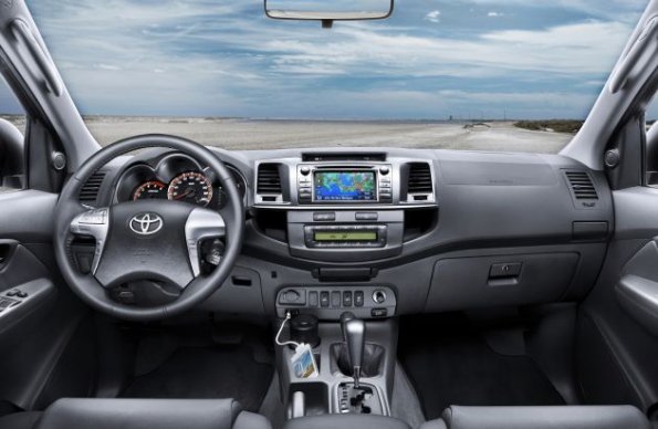 Die Armaturen im Toyota Hilux