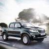 <p>Front- und Seitenpartie des Toyota Hilux</p>