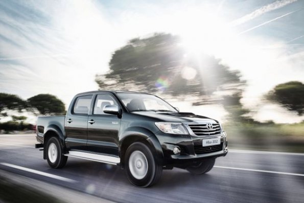 Front- und Seitenpartie des Toyota Hilux