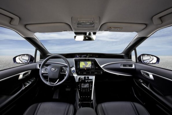 Cockpit und Armaturen im Toyota Mirai