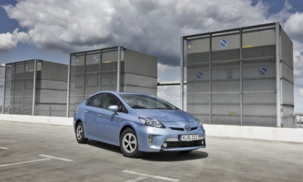 Die Frontpartie des Toyota Prius Plug In