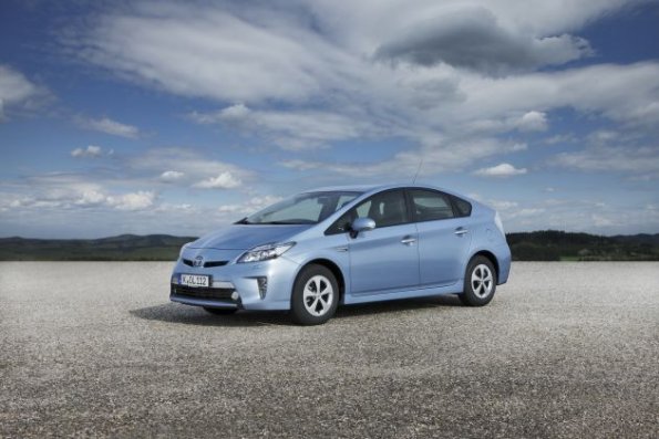 Front- und Seitenansicht des Toyota Prius Plug In