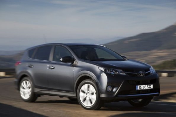 Front- und Seitenansicht des Toyota RAV4