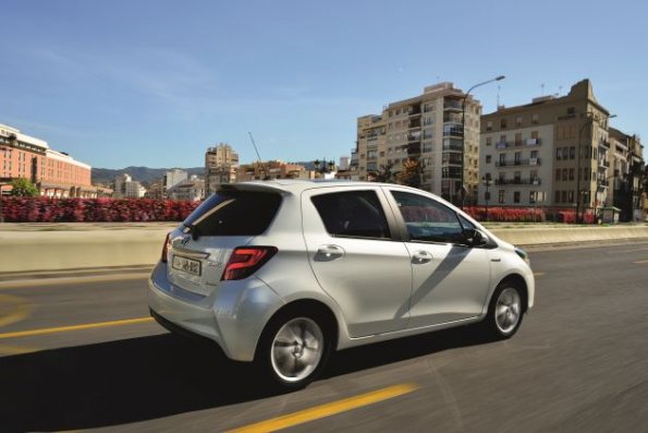 Heck- und Seitenpartie des Toyota Yaris 