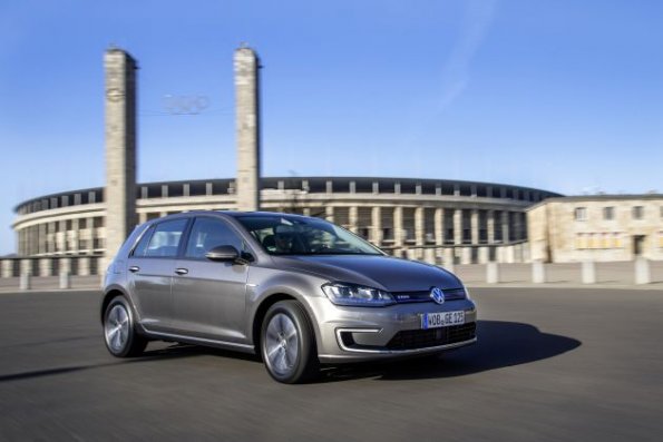 Front- und Seitenansicht des Volkswagen E Golf