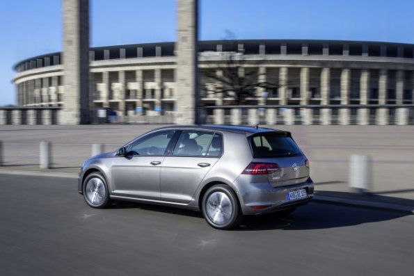 Heck- und Seitenpartie des Volkswagen E Golf