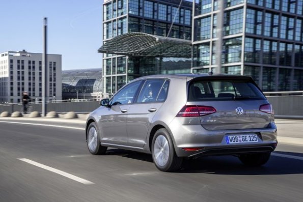 Die Heckansicht des Volkswagen E Golf