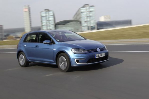 Front- und Seitenansicht des Volkswagen E Golf