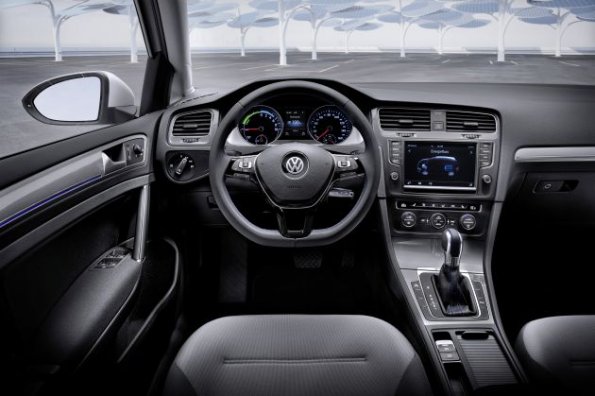 Der Werkplatz des Fahrers im VW e-golf