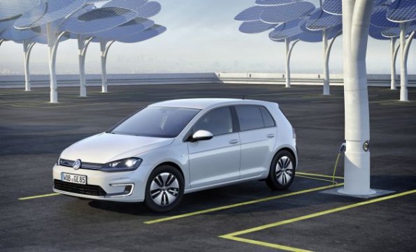 Die Seitenpartie des VW e-golf