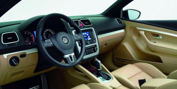 Ein Blick in den Innenraum des Volkswagen Eos