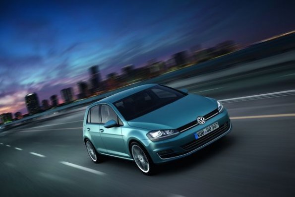 Der neue Volkswagen Golf VII in einer Außenaufnahme 