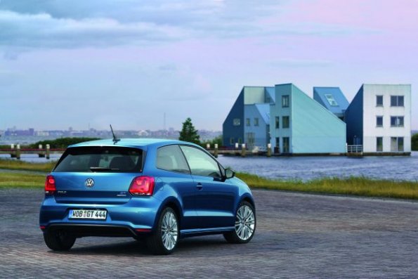 Heck- und Seitenansicht des Volkswagen Polo Blue GT