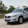 Der Tiguan-HyMotion aus der Front- / Seitenansicht: Mit dem Wasserstoff soll das Brennstoffzellenfahrzeug 250 Kilometer zurücklegen können. 