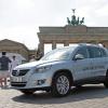 Der Tiguan-HyMotion vor dem Brandenburger Tor: Wichtig für den später angedachten Praxiseinsatz der Brennstoffzellen-Technologie ist die Reichweite, die nicht auf Kosten des Platzes im Innenraum gehen darf. 