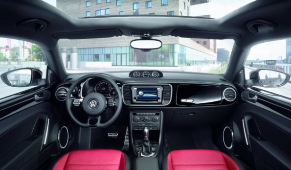 Die Armaturentafel im neuen VW Beetle