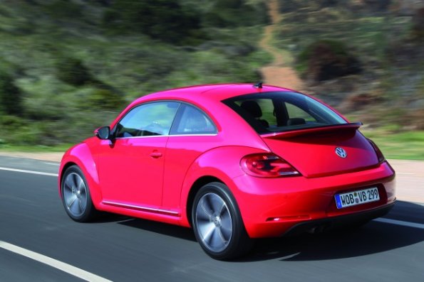 Die Heck- und Seitenpartie des VW Beetle 2012