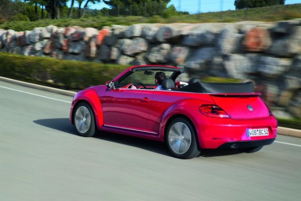 Die Heck- und Seitenpartie am VW Beetle Cabriolet