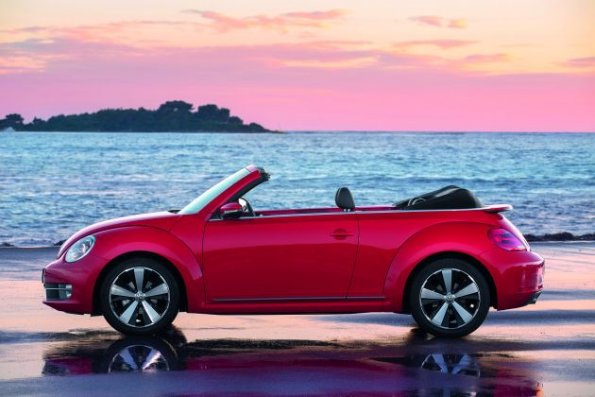 Das Profil des VW Beetle Cabriolet  mit geöffnetem Verdeck