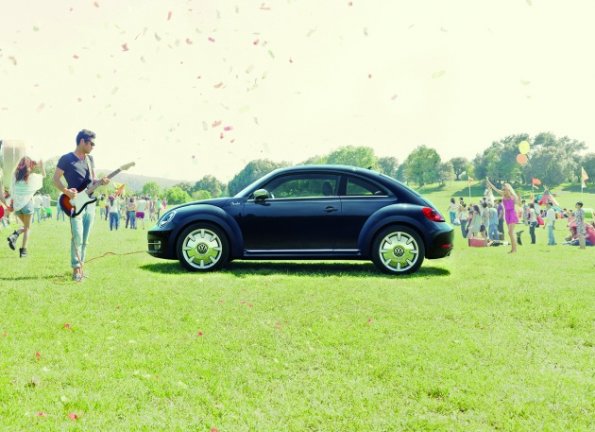 Die VW Beetle Fender Edition in der Seitenansicht 