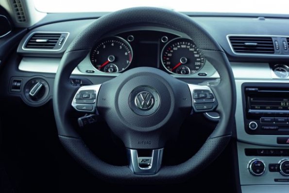 Das Cockpit im VW CC R-Line