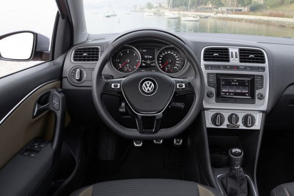 Cockpit im VW Cross Polo 