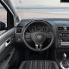 <p>Der Arbeitsplatz des Fahrers im VW Cross Touran</p>