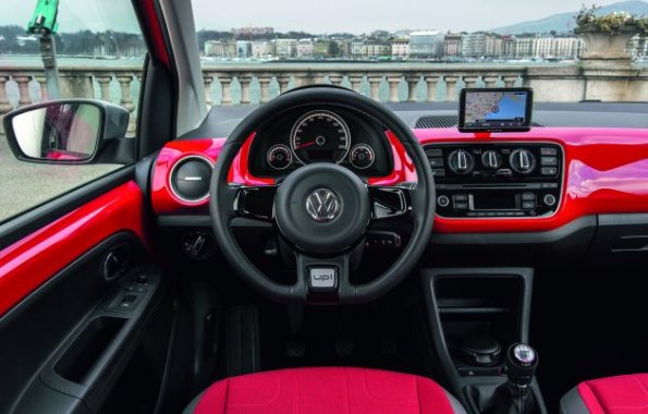 Das Cockpit im VW Cross up!