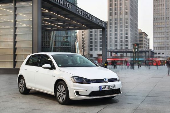 Front- und Seitenansicht am VW E-Golf