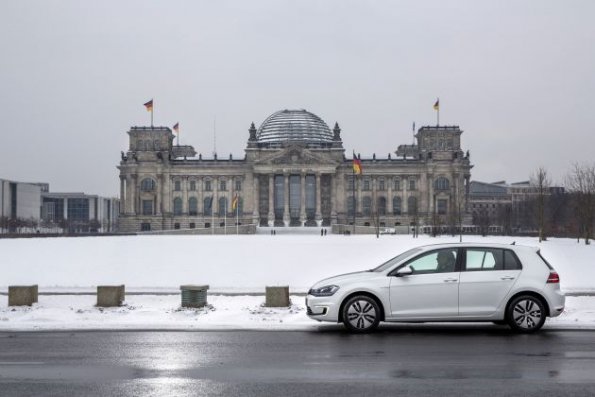 Außenaufnahme mit dem VW E-Golf