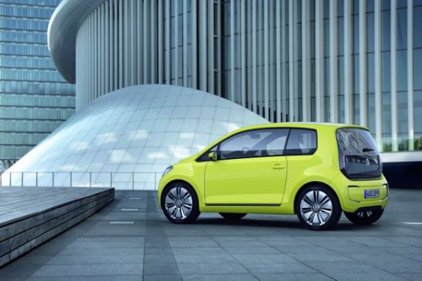 Seitenansicht des VW E-Up!: 130 Kilometer sollen sich mit voll geladenen Akkus bewältigen lassen.