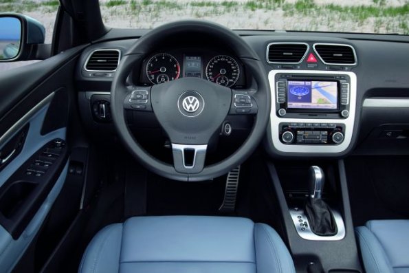 Das Cockpit des neuen VW Eos