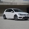 <p>Front- und Seitenpartie des VW Golf 7 R-Line</p>