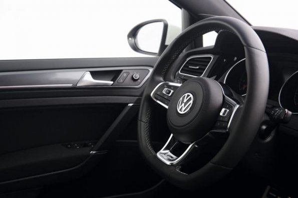 Das Cockpit im VW Golf 7 R-Line