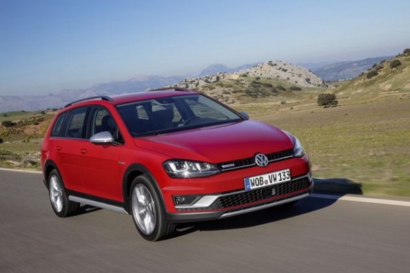 Die Frontansicht des VW Golf Alltrack 