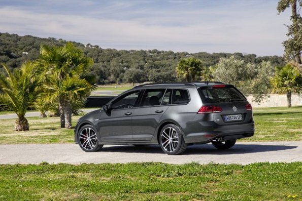 Heck- und Seitenpartie des VW Golf GTD Variant 