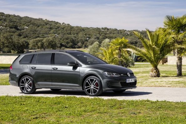 Seitenansicht des VW Golf GTD Variant 