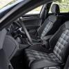 Die vordere Sitzreihe im VW Golf GTD Variant 