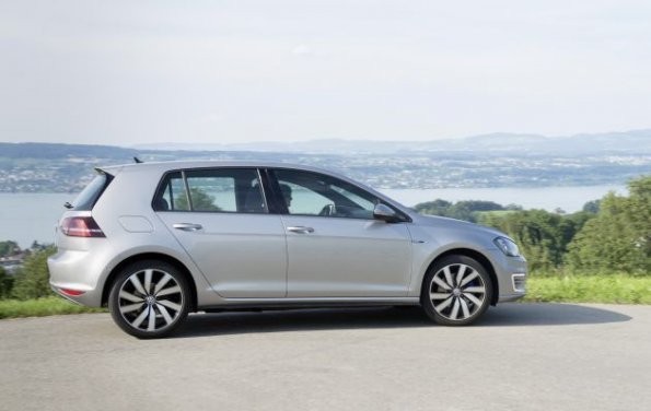 Die Seitenpartie des VW Golf GTE