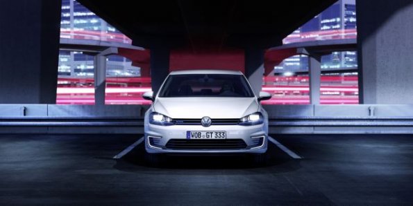 VW Golf GTE mit der Fahrzeugfront 